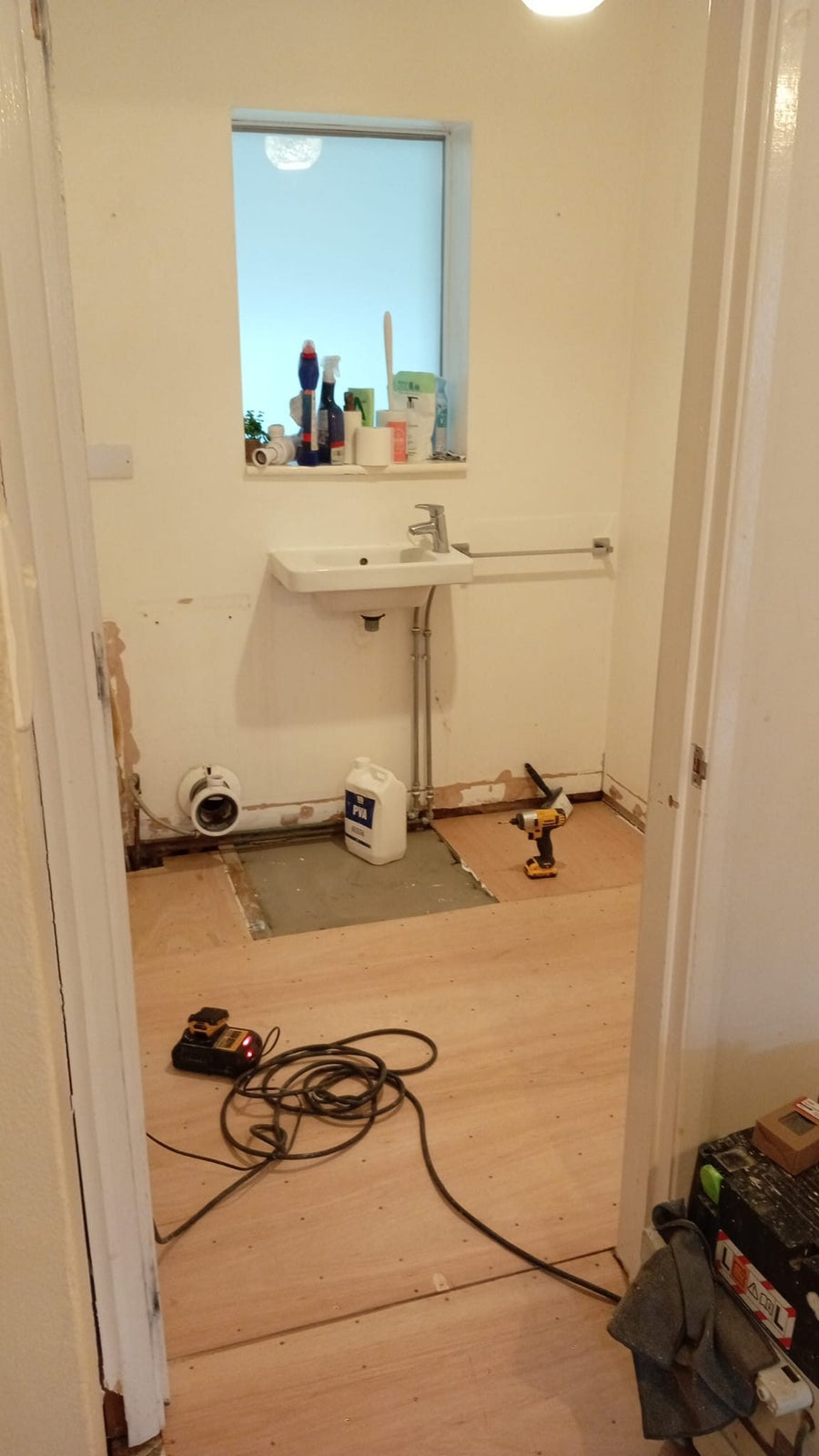 New plywood subfloor in the cloakroom