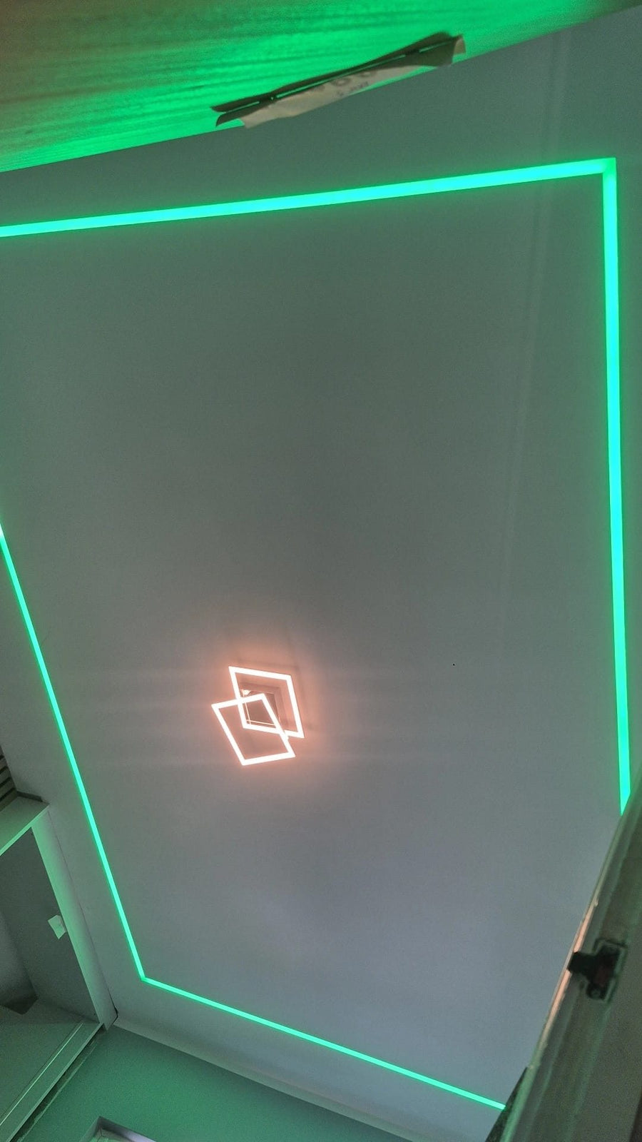 The same lighting set to green